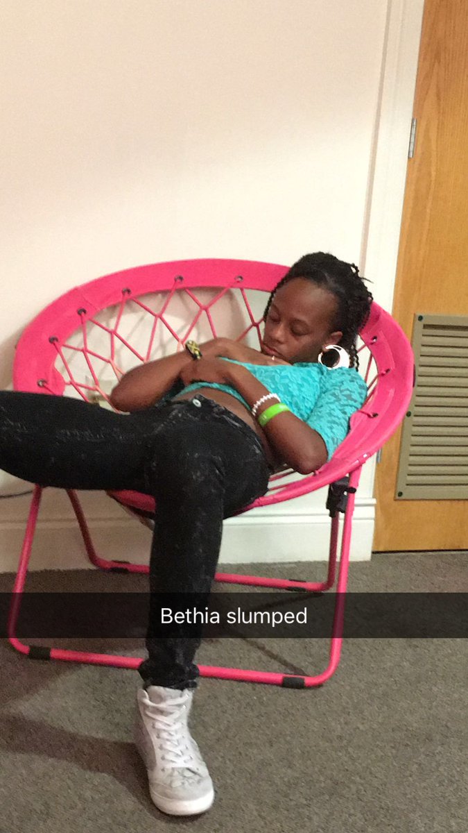 BethNiv's tweet photo. Sometimes a girl can't hang 🤷🏾♀️ #lightweightproblems https://t.co/J0s9MgGvgF