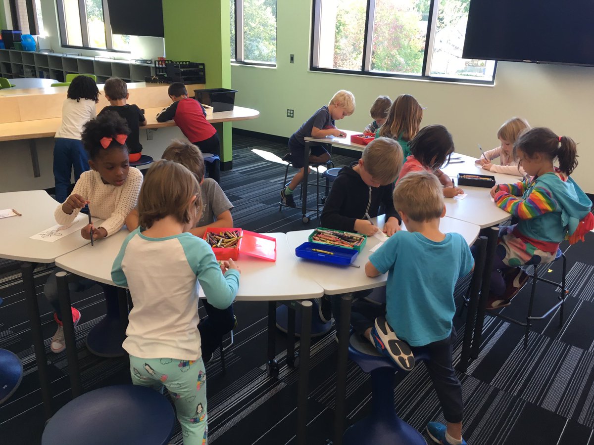 OPLongLib's tweet photo. Kinder friends designing their own ‘Creepy Carrots’ in library class. #longfellowbears #libraries97 #oakpark97 https://t.co/qkFQbowOQn