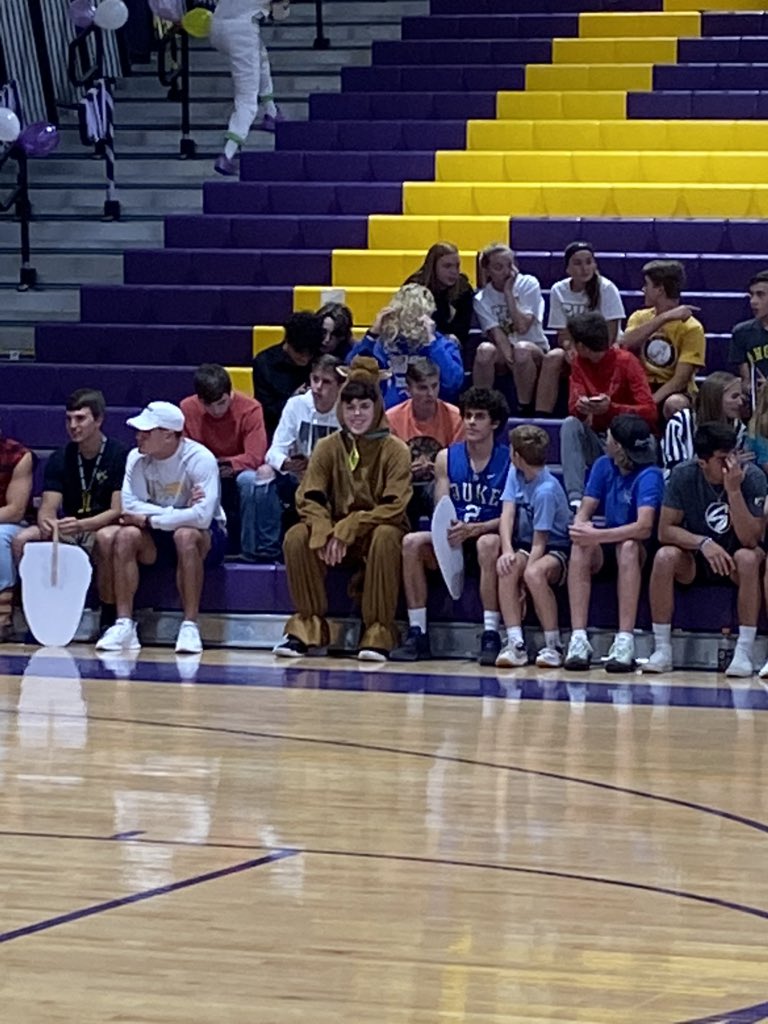 LloyBall08Gold's tweet photo. My dawg @Dyer_Ball_35 my boy has #SkoolSpirit and mad #CBskillz. https://t.co/KFrkndcOiy