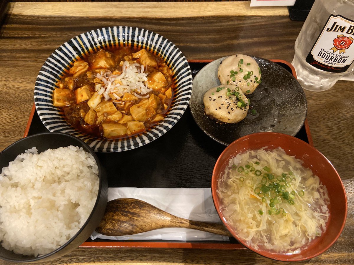 すずき 動くグラフ 秋葉原駅東の居酒屋ドラミでドラミ定食を注文 麻婆豆腐 ご飯 小籠包 スープのセットで 麻婆豆腐とご飯は食べ放題 消費増税で値上げした雰囲気があるけど それでも650円と安いので 絶滅危惧種になりつつあるワンコインランチの すずき 動くグラフ 秋葉原駅東の居酒屋ドラミでドラミ定食を注文 麻婆豆腐 ご飯 小籠包 スープのセットで 麻婆豆腐とご飯は食べ放題 消費増税で値上げした雰囲気があるけど それでも650円と安いので 絶滅危惧種になりつつあるワンコインランチの