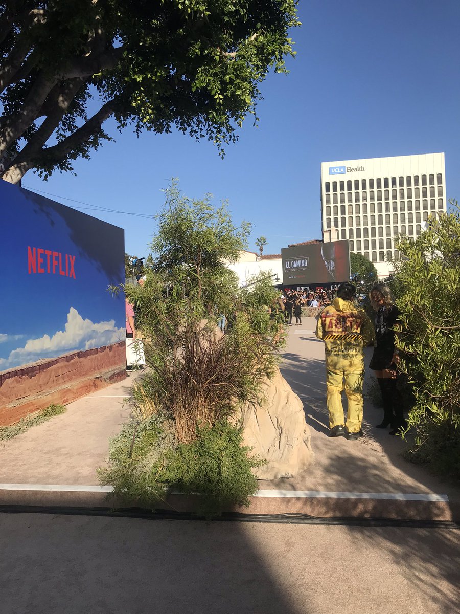 NicolaParish's tweet photo. World Premiere of El Camino tonight in LA #elcamimo #breakingbad #netflix #ppr #pprla #hollywood #BreakingBadMovie #redcarpet #aaronpaul #bryancranston https://t.co/cCCRj92IMa