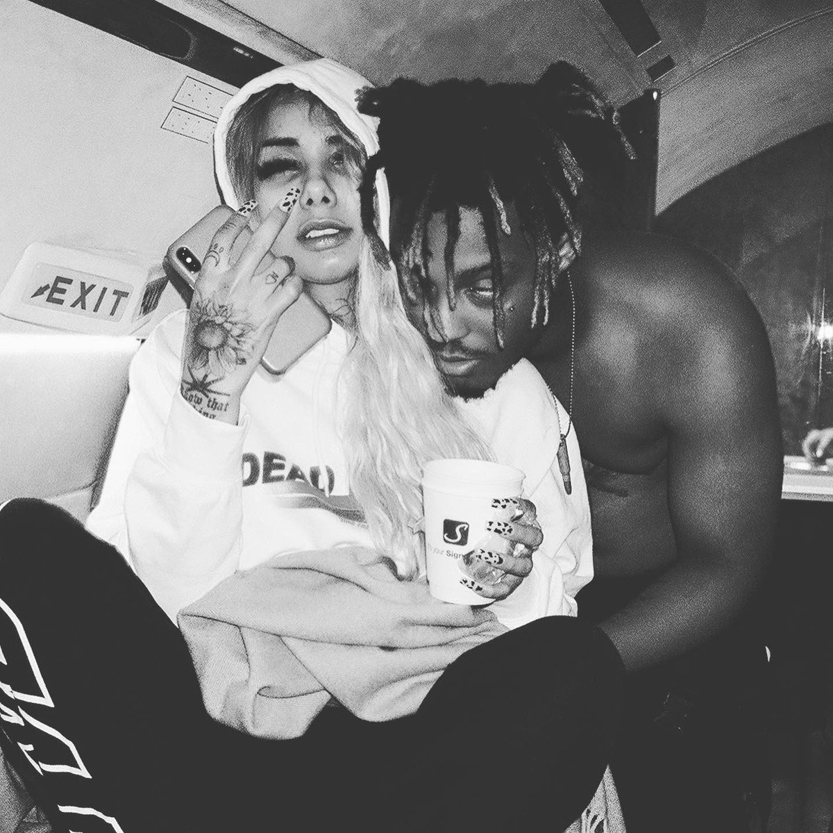 JuiceWorlddd's tweet image. If it ain’t you it’s irrelevant and its ain’t nowhere near my mind..you the only thing on my mind it’ll always be that way 🖤🖤