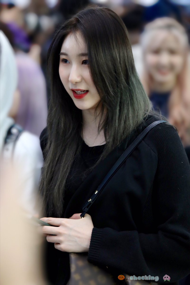 checking_M's tweet image. 191004 ICN  출국✈️  HQ
🥰🕊
여러분!귀엽죠?❤
#Chaeyeon #leechaeyeon #이채연 #チェヨン #IZONE