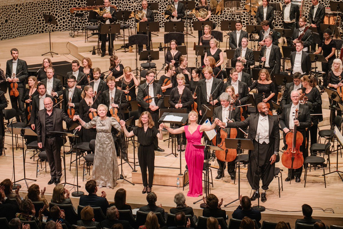elbphilharmonie's tweet photo. »Britain Calling« Day 2: @TheCBSO under Mirga Gražinytė-Tyla together with the @CBSOChorus impressed the audience with the composition by the Briton Michael Tippett. Thank you so much! ️👏 Next concert today! 🙌

#mirgagrazinytetyla #cbso #cbsochorus #britaincalling https://t.co/Xk9gNXFK7h