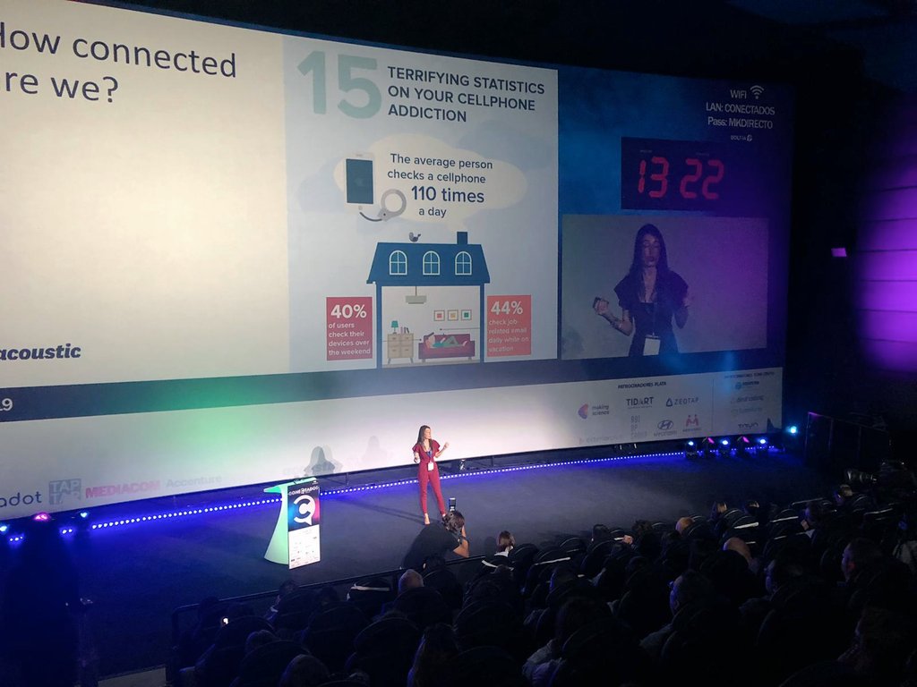 mkdirecto's tweet photo. "La tecnología puede ayudar mucho a manejar los datos, pero existen tantas soluciones que, si no las aunamos, no nos van a servir de nada”, Verónica Peña, de @IBMforMarketing en #Conectados19 👇 https://t.co/0CFVjkJOz8