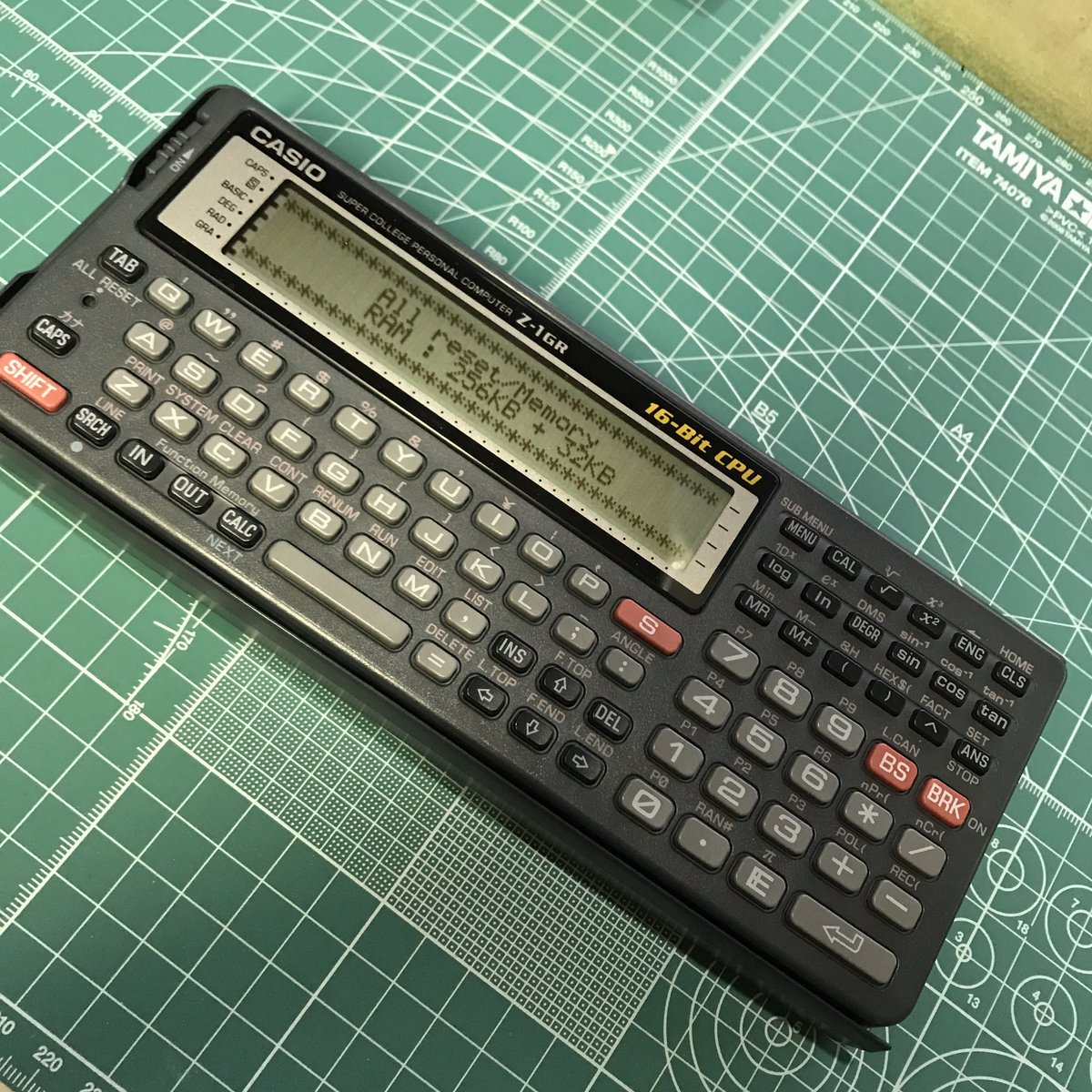 td_service's tweet photo. 老眼で大変だったメモリ増設
1年前の思い出❣
けっこう使ってますよ〜
#casio #z1gr #16bit #ポケコン https://t.co/Xbn29JMpOC