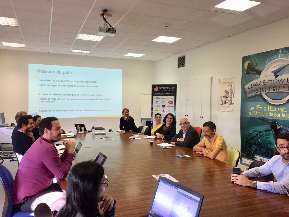 À la rencontre des partenaires : échanges ce matin entre l’équipe du pôle de compétitivité <a href="/AerospaceValley/">Aerospace Valley - Inactif</a> et les #startup de l’incubateur #Aeroparc 🛰🛩
