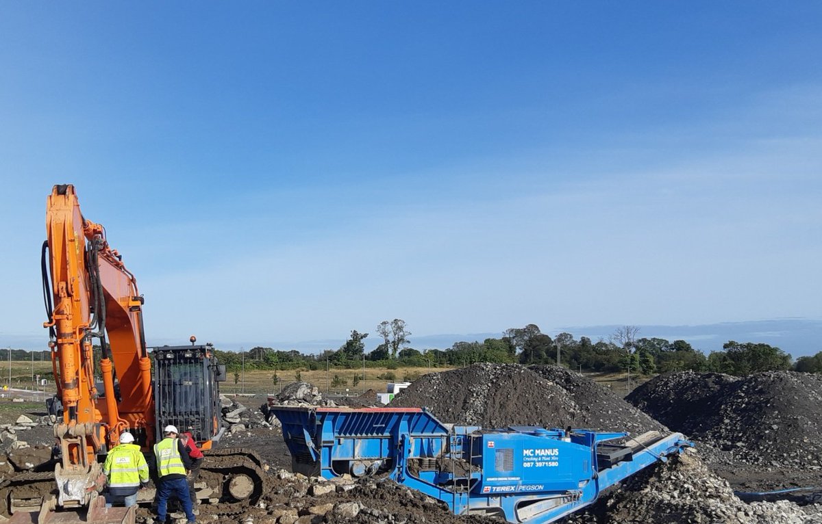 cherrywooddub's tweet image. #Cherrywood has embraced a more #sustainable approach to civil engineering works.

Through the creation of bespoke seating, planters and retaining walls, we have found innovative and attractive ways to #recycle the site won granite which was exhumed during #construction works.