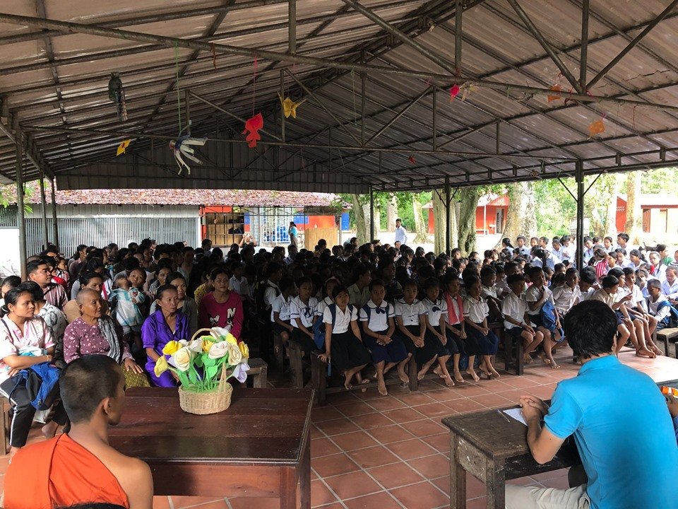 This Friday it was the Bayon School opening ceremony with the Kindergarten to Grade 6 students.
An important event for the younger ones, who discovered for the first time the school. For the oldest ones, it was a perfect opportunity to meet up with teachers and friends.