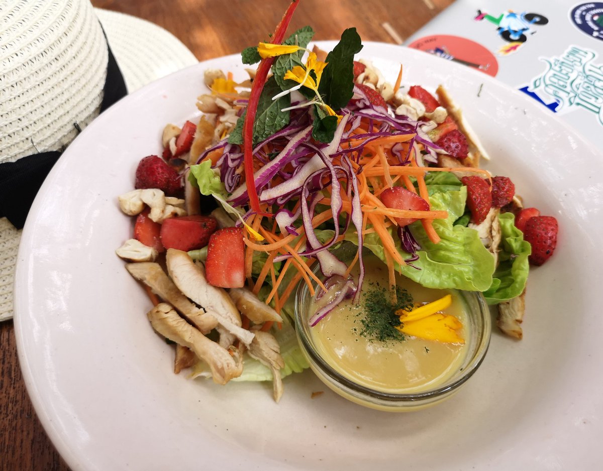 RadchaW's tweet photo. อีก 1 มื้อที่ดืออออ
#ทริปบาหลี #balireview https://t.co/lz8NOzi1ZP