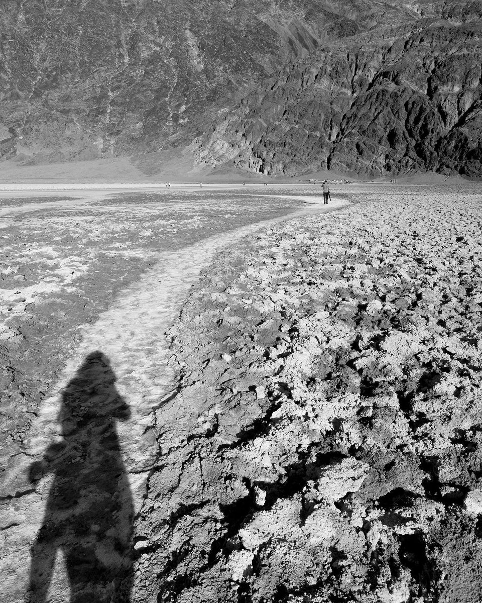 w00ki33's tweet photo. Hiking through Death Valley a while back. Cannot get enough of this place. ☀️#deathvalley #explore #humansforscale https://t.co/02Jh6ClJrR