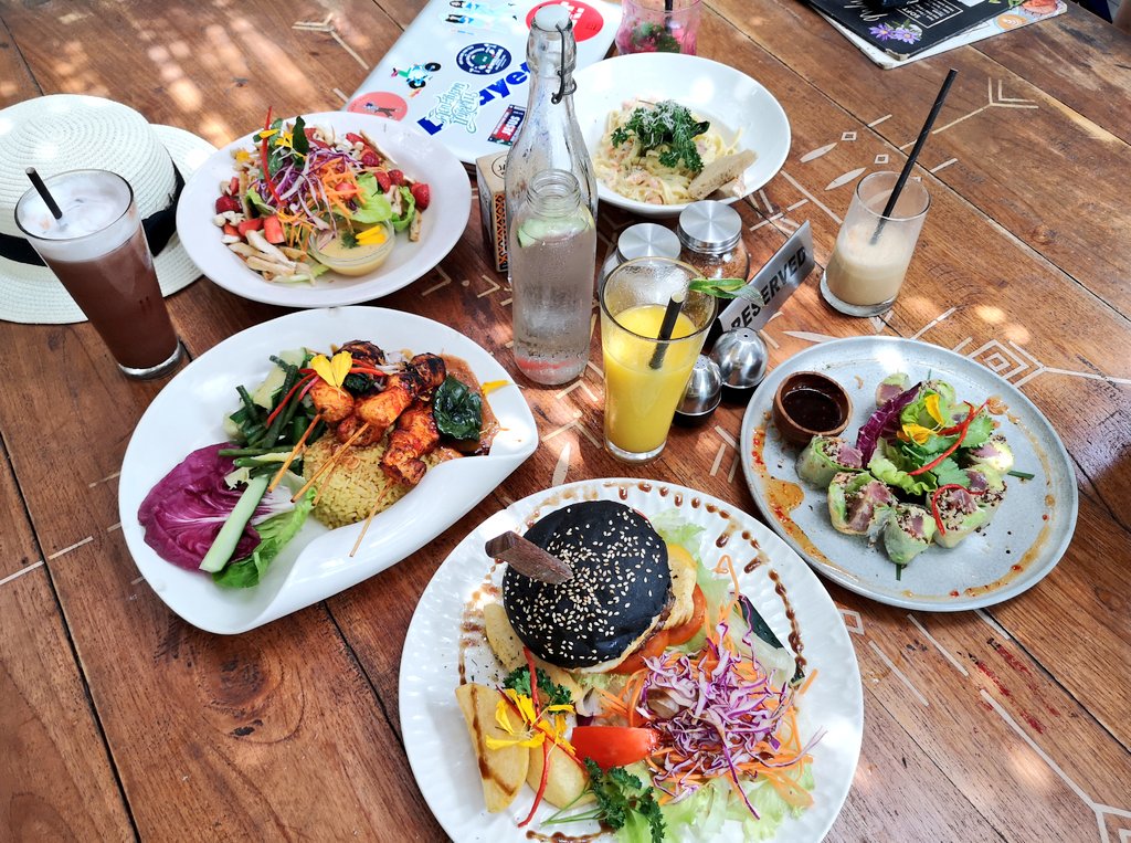 RadchaW's tweet photo. อีก 1 มื้อที่ดืออออ
#ทริปบาหลี #balireview https://t.co/lz8NOzi1ZP