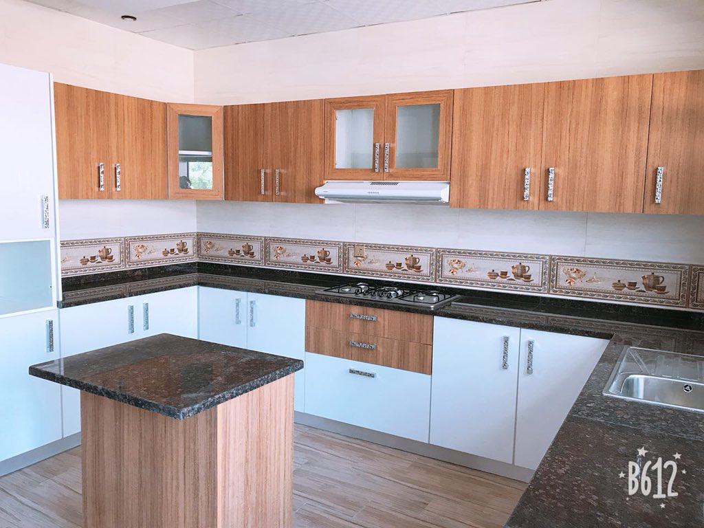 فيلا جديدة للإيجار بعجمان بالإمارات العربية المتحدة مكونة من 5 غرف ماستر و صالة و مجلس و غرفة خادمة . للتواصل 0565211008