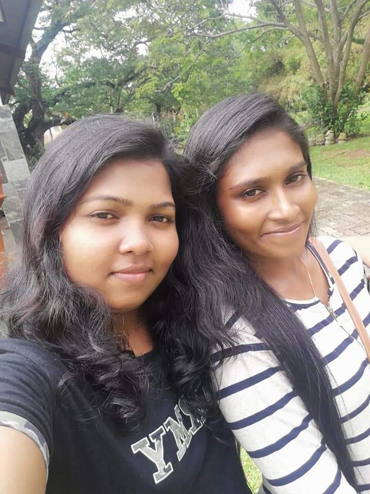 SanaOnce11's tweet photo. When Others have #RelationshipGoals me and my BFF have #FriendshipGoals
My ever loving #Bff soon to be bride 👰
If I ever kicked out from my home I always have 2 other homes to go and one is her home..
#ShortBuddies #Samephone #Riders #ShareFamily #BTS #Army https://t.co/w6p1gtN8WD