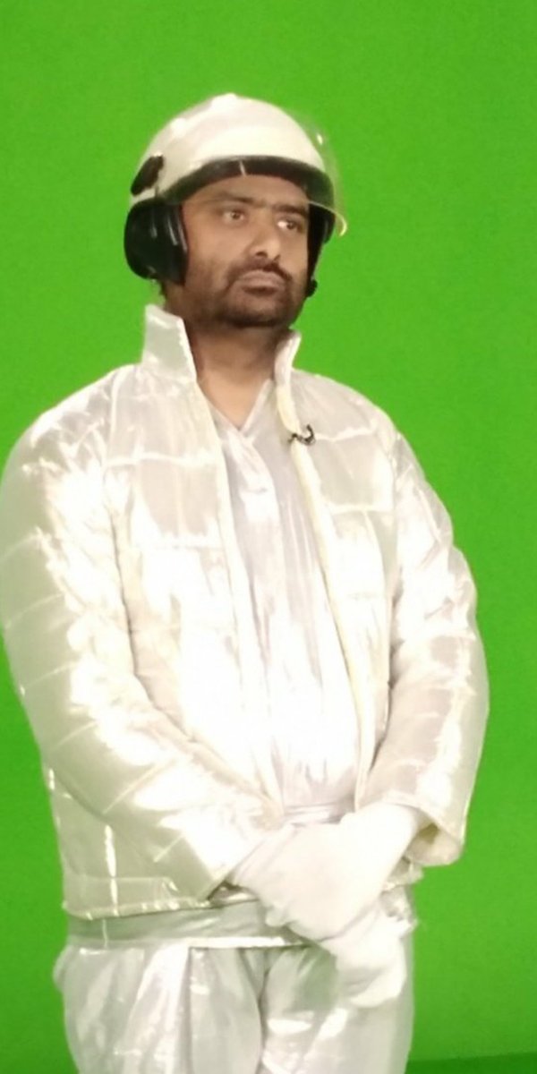 Gobhiji3's tweet photo. सब #dalle iphone11 के साथ सेल्फी पोस्ट कर रहे और चरसी चुरासिया @DChaurasia2312 अभी अपना मोजा ढूंढ़ रहा है😂😂कोई इसको भी iphone नहीं तो #iporn का subscription ही दिलवा दो😂😂👇👇 https://t.co/bKge9fGimn