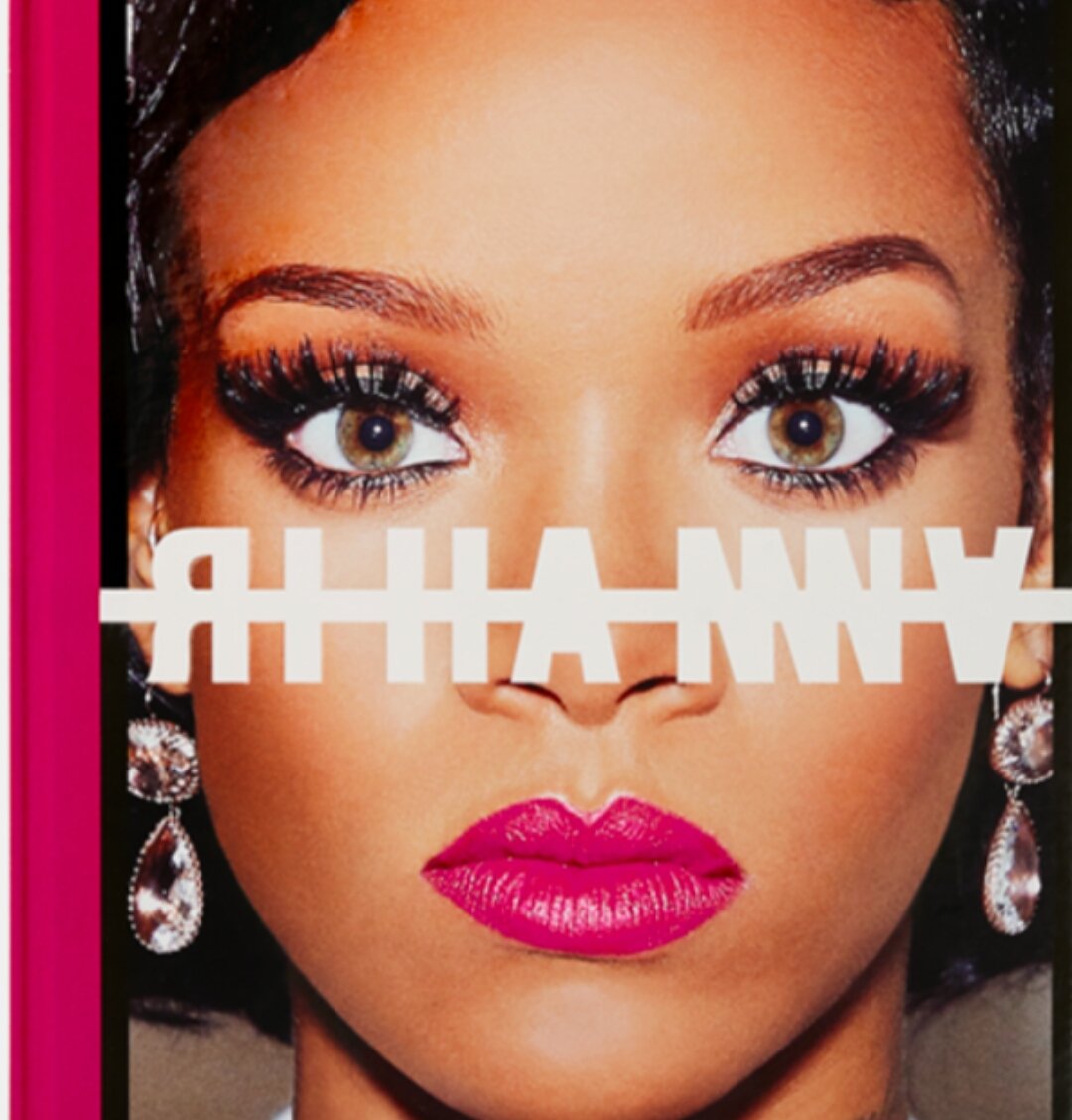 Parccaa's tweet photo. El nuevo "álbum" de Rihanna. 
Lo que pides  // Lo que te llega a casa https://t.co/v2XKa5j40G