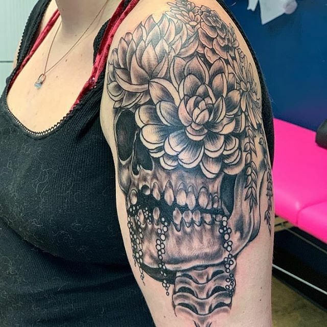 BestStudio_Ever's tweet photo. Beautiful work by @tattoosbyheathervenable of @highpriestessroseburg 
#beststudioever https://t.co/3yVcxnGPBD https://t.co/1T1ov489NM