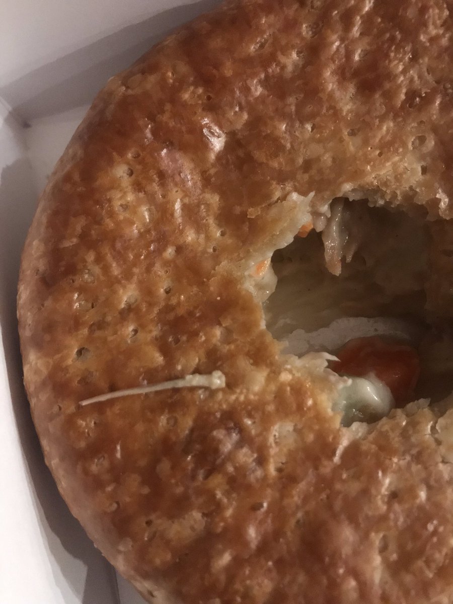 ComedyWriterSC's tweet image. @kfc you’re trying to kill me, thanks. 

#kfc #chickenpotmurder #bone #suing #CLEvsSF