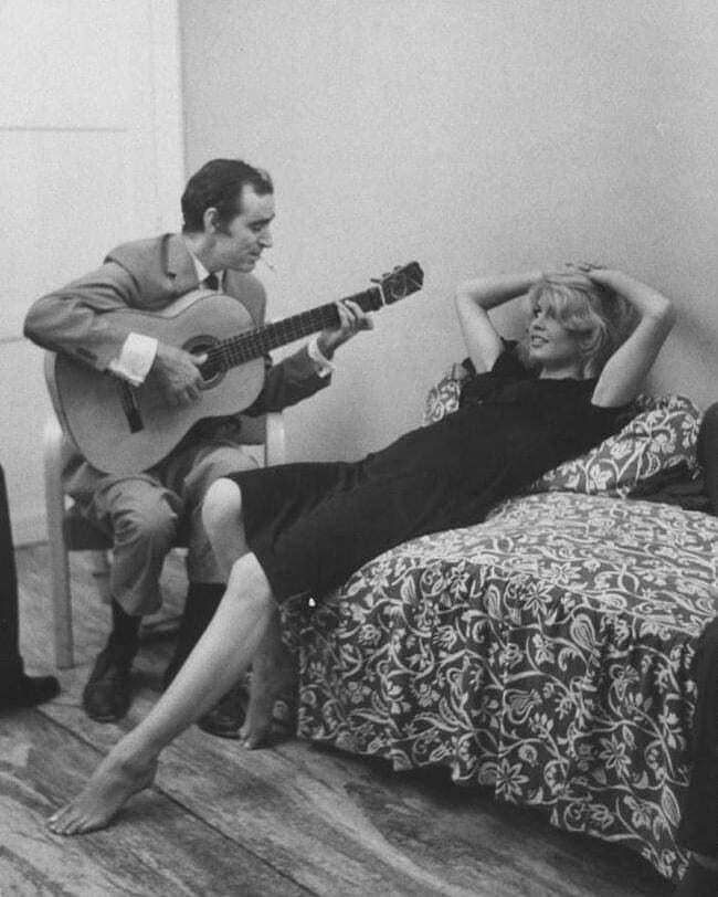[#France] Charles Aznavour sings for Brigitte Bardot. France, 1958 ift.tt/2APLu6H