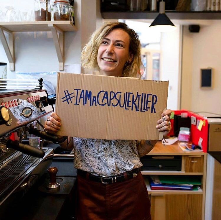 Les pros s’engagent à nos côtés : <a href="/anticafefrance/">Anti Cafe France.</a> rejoint notre mouvement #IAmACapsuleKiller ❌ Anticafé, c’est un mélange de 3 univers : l’accessibilité et les services d’un #café, la productivité d’un espace de travail et la convivialité de la maison ☕️ #remotework