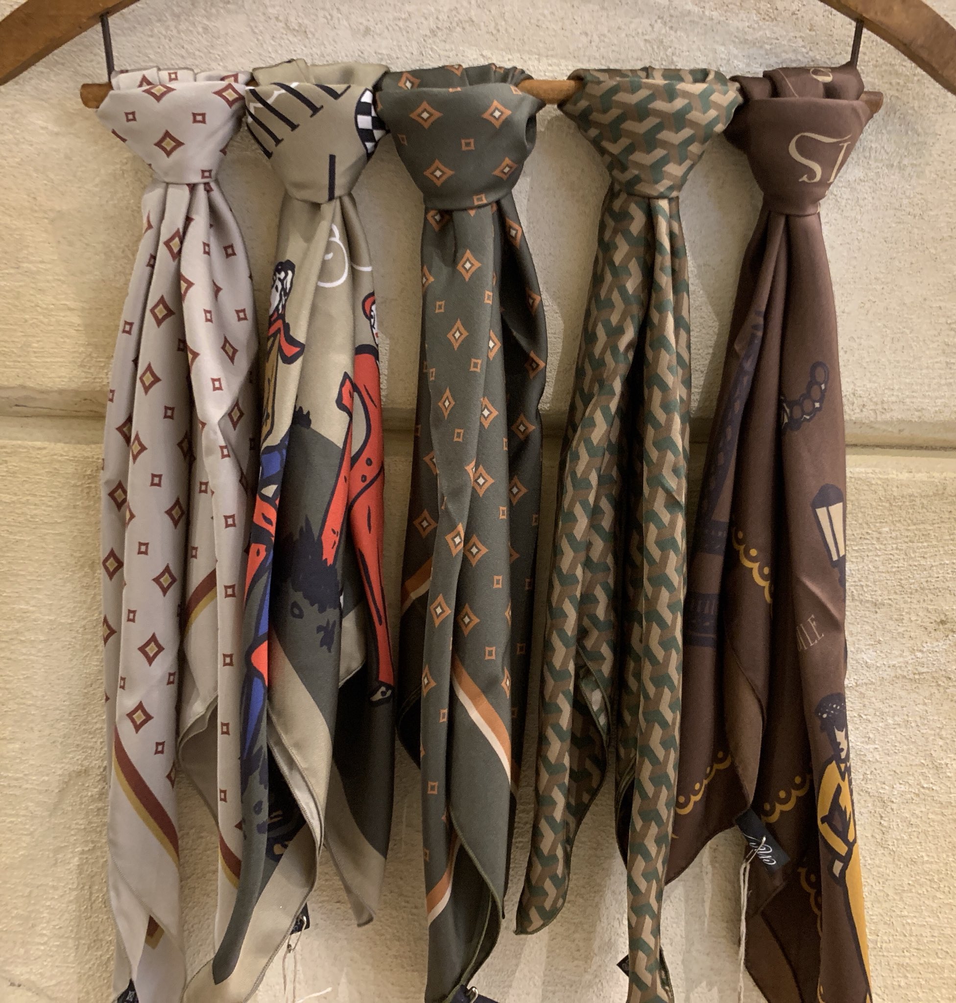 送料無料（沖縄は1000円) シルクスカーフ 60s 風合いの良い手染めの