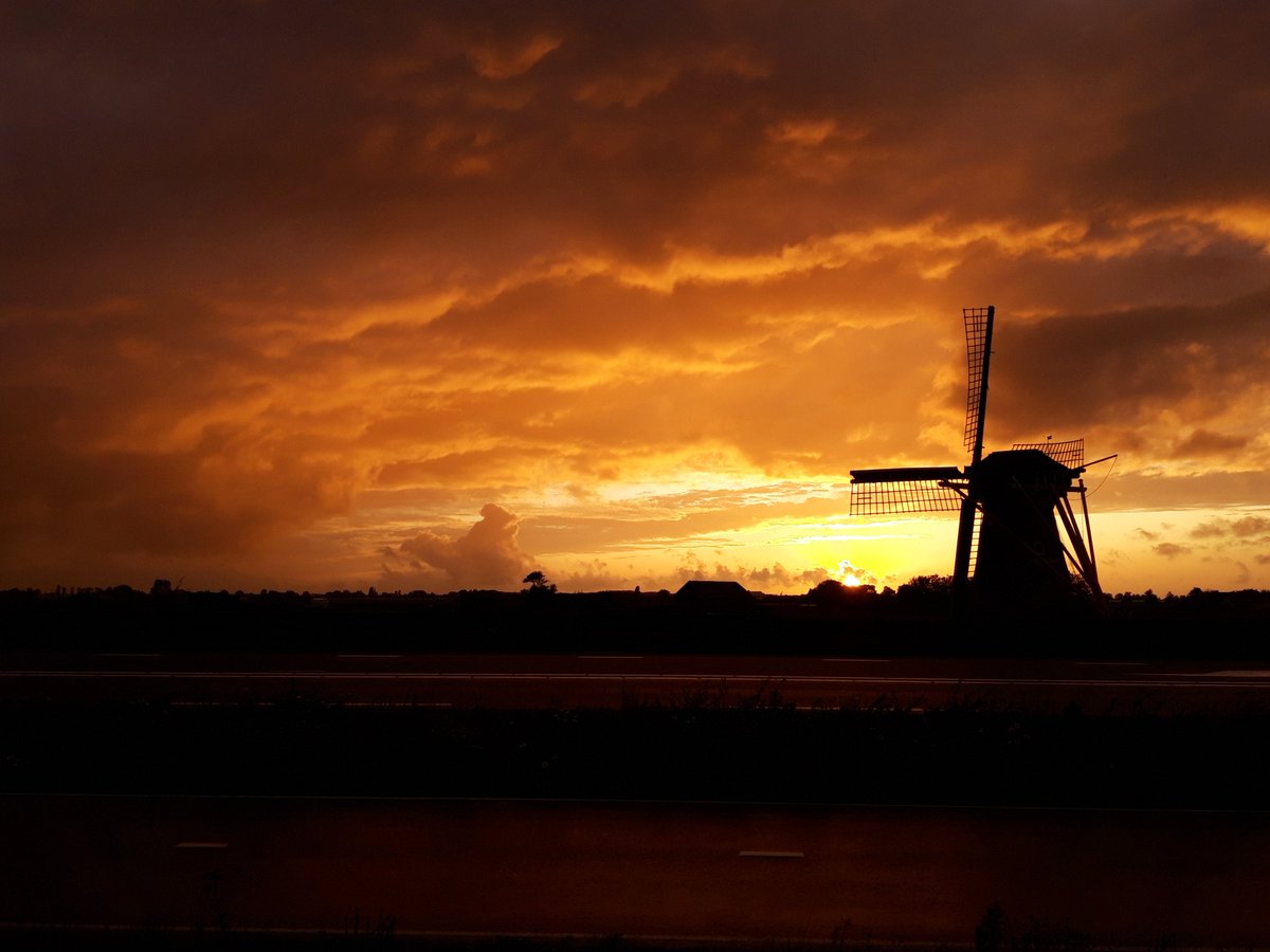 Beautiful autumn skies in the Dutch Flower Region - Holland

#holland #netherlands #windmill #autumn #nature #skies
