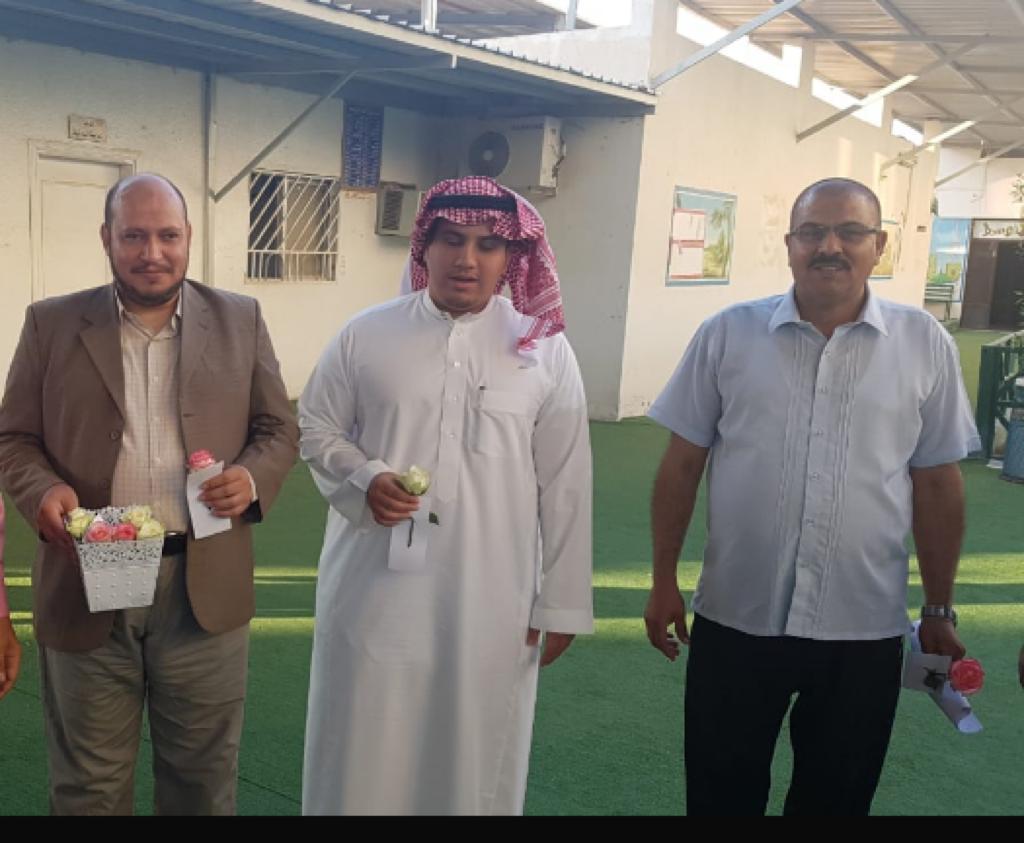 mtwsttalbayan's tweet photo. متوسطة البيان تحتفل بالمعلم في اليوم العالمي للمعلم ١٤٤١ 
تحية إجلال وتقدير لكل المعلمين 
#اليوم_العالمي_للمعلم 
@mr_sameer762 @alwsat33 @alwsatorg https://t.co/R5BwvSqehz