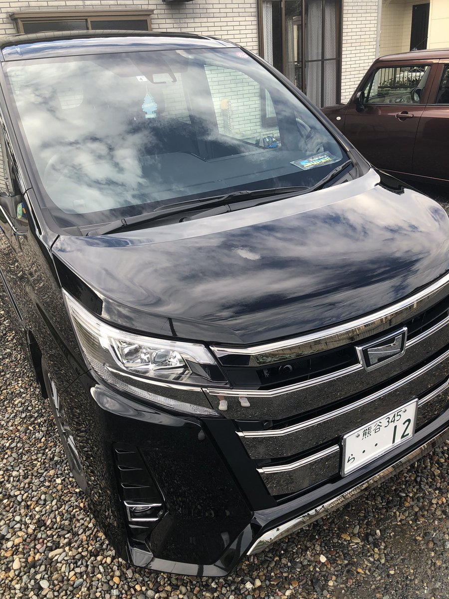 ZRR80w__12's tweet photo. 洗車後のボンネットに映り込む
秋っぽい雲が綺麗??😙🌟
#ノア #80NOAH #ダブルバイビー https://t.co/GixygAs86E