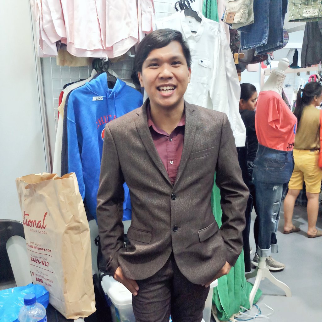 kakaidave's tweet photo. Napadaan ako sa celebrity bazaar at nakitang kasya itong damit ni Enchong Dee sa'kin. Binili ko na rin. Ganda. Also, as I wear this, feeling ko we're one @enchongdee777. Charot. HAHAHA. https://t.co/A9bVvwuAZB
