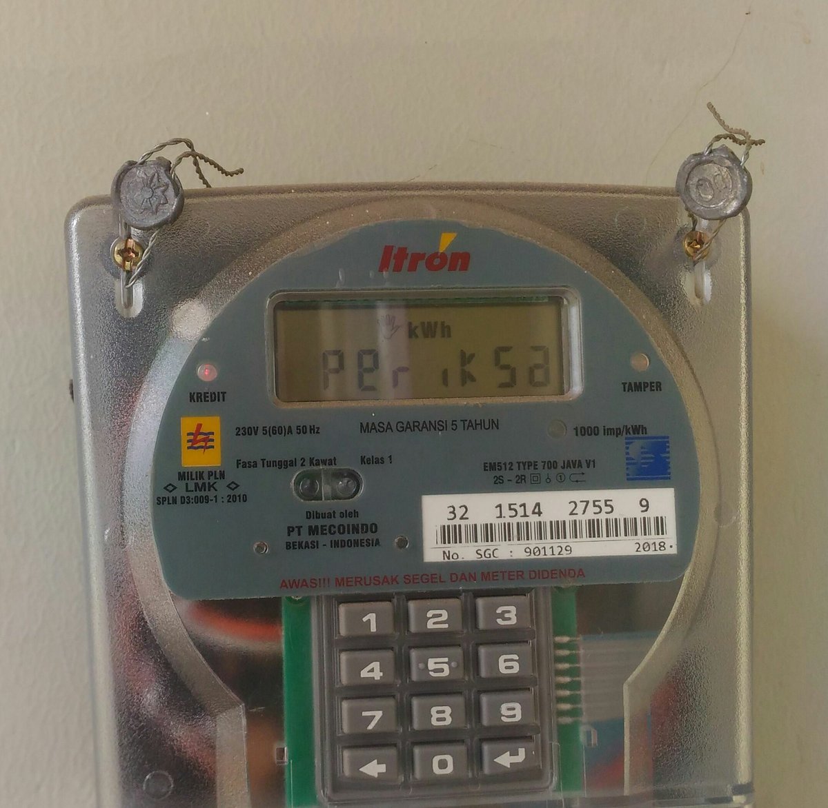 Halo <a href="/pln_123/">PT PLN (Persero)</a> saya melakukan pembelian pulsa listrik di <a href="/tokopedia/">Tokopedia</a>, sampai saat ini tidak bisa di input dengan keterangan "GAGAL" dan ket di meteran listrik seperti gambar di bawah ini, mohon bantuan nya yah