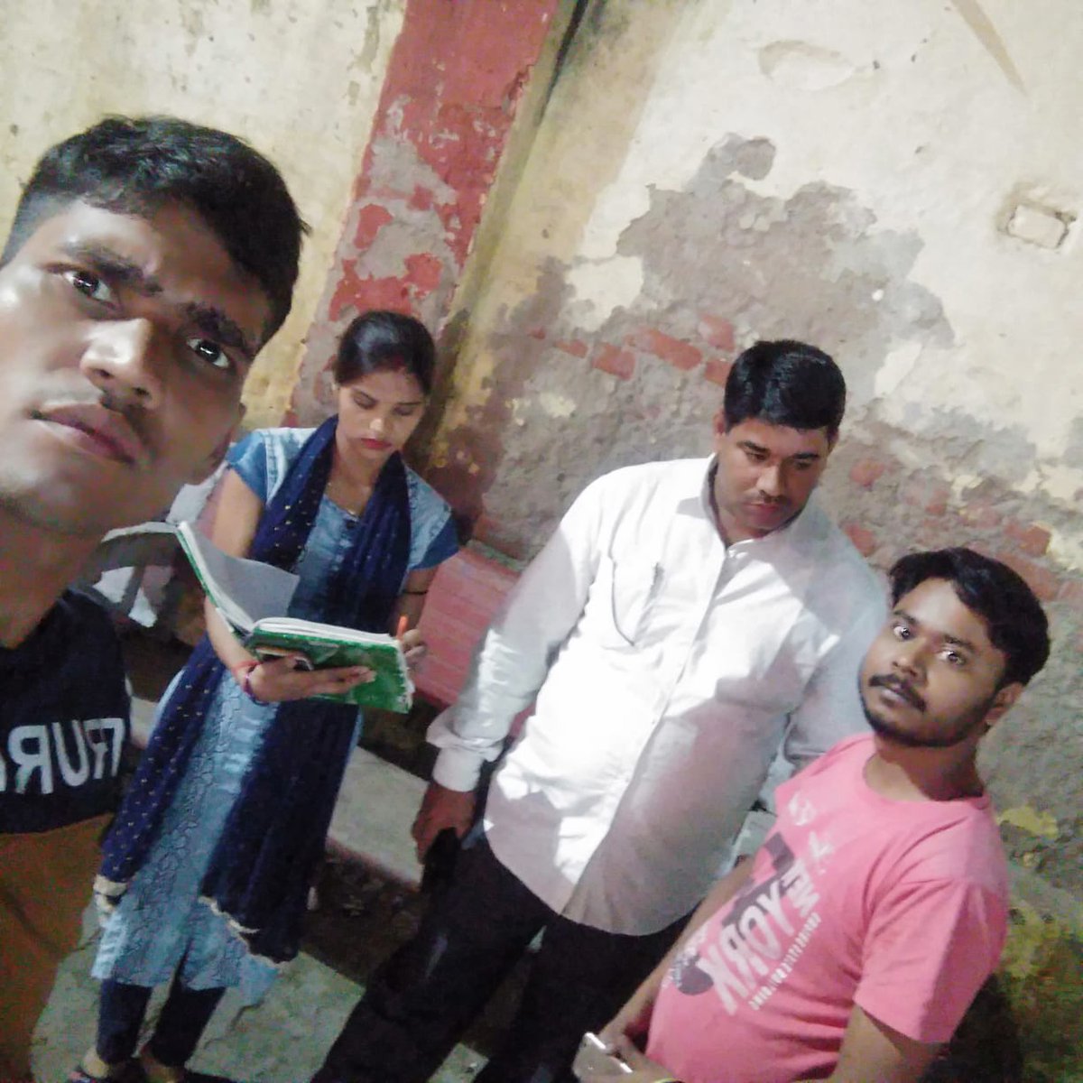 Varshapolice's tweet photo. Anti Romeo team's morning activities from different districts of Kanpur zone Kanpur under supervision of Kanpur zone Kanpur. @dgpup @PremPrakashIPS @adgzonekanpur @Uppolice @igrangekanpur @kanpurnagarpol @News18UP https://t.co/GGouHZAe6J