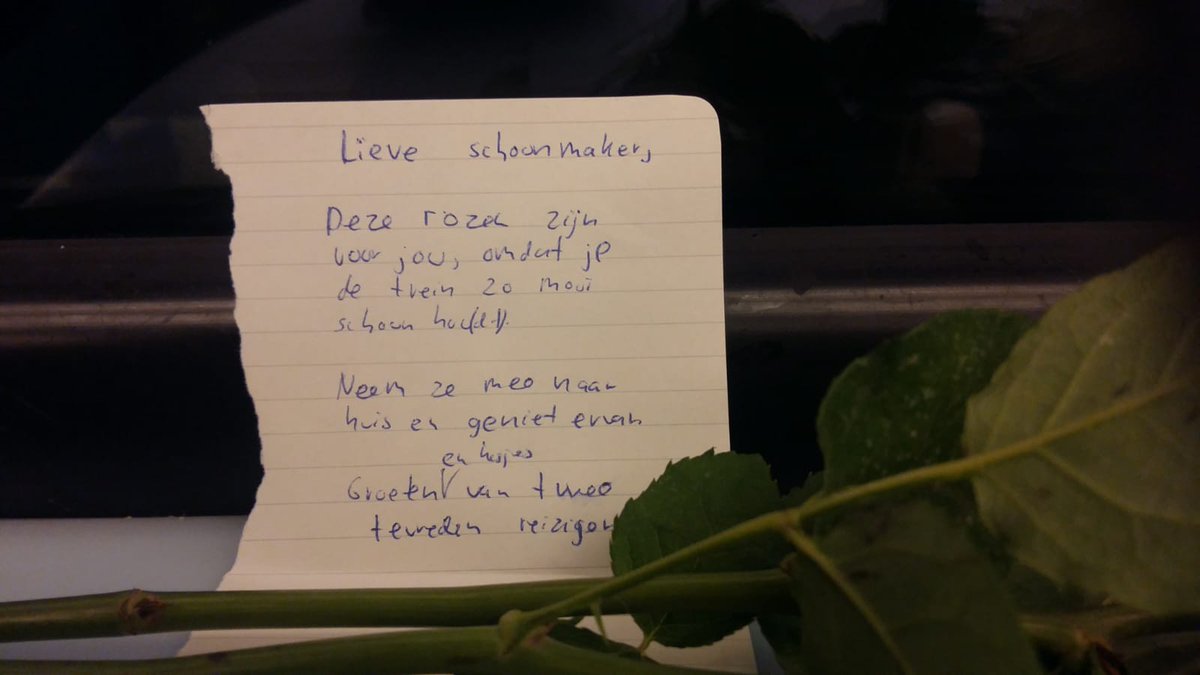 Hoe lief is dit? Wat een prachtige waardering. 🙏 Dank twee tevreden reizigers! De rozen staan in onze verblijfsruimte.🌹🌹 #hiervoorkomenweuitonsbed #schoonmakersvantreinendnederland #schoonisvaniedereen