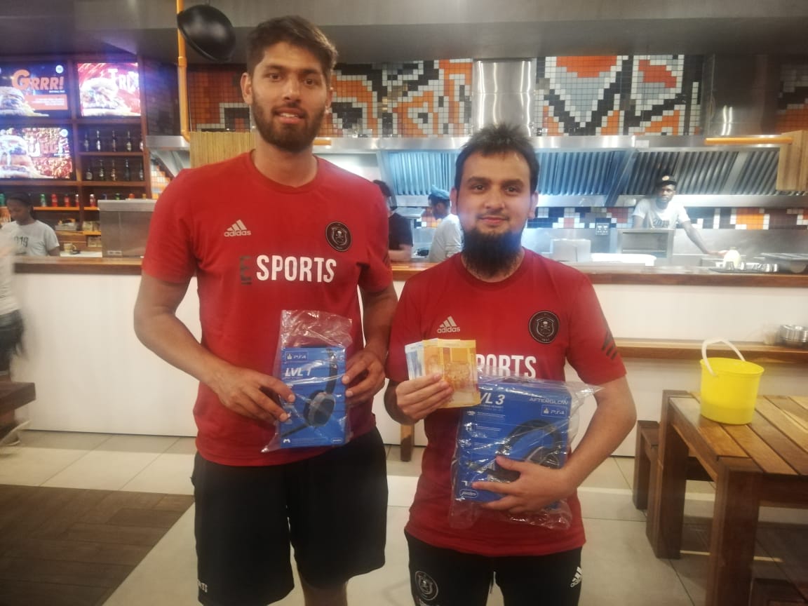 ApexIntSA's tweet photo. Things was 🔥🔥 at @rocomamas #SmashballSeries Bedfordview.
Congrats @esportspirates for taking the top spots and winning @PDPgaming Headsets, and some Cash. @Pirates_Shuaib & @8zaidy8
Awesome event organized by #ZapaGaming & @AfricanGaming. https://t.co/XwCfzPcLcv