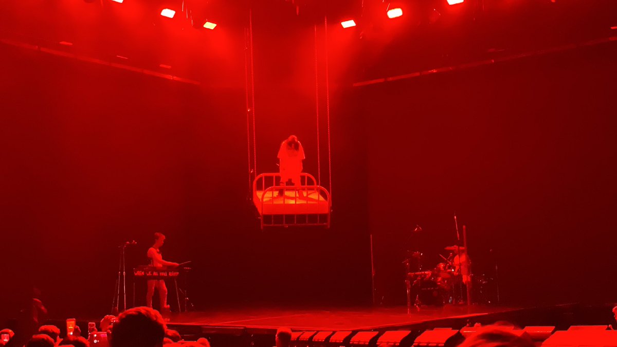 morgancox01's tweet photo. i cant believe my eyes got to fucking witness this shit holy fuck @billieeilish your an amazing ass person🥺💘 https://t.co/KlerEqjvy3