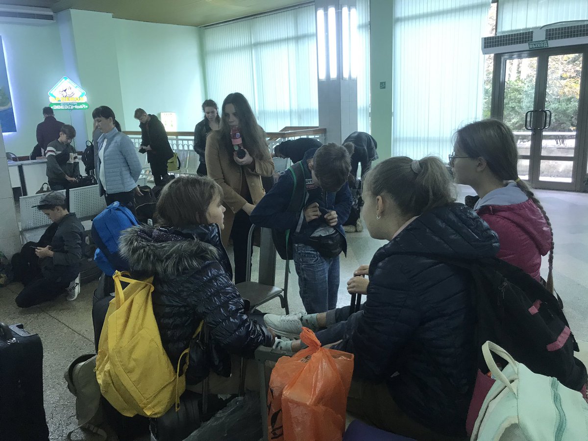 Делегация из Екатеринбурга прибыла в #Орлёнок2019
Почти сутки в дороге. Сейчас уже на финишной прямой!!! Пройдём медосмотр, немного орг.моментов и всё...НАЧНЁТСЯ СМЕНА!!!🏝🥳🔆
#ШколаРосатома #ВДЦОрлёнок #ЗАТОсчастливы