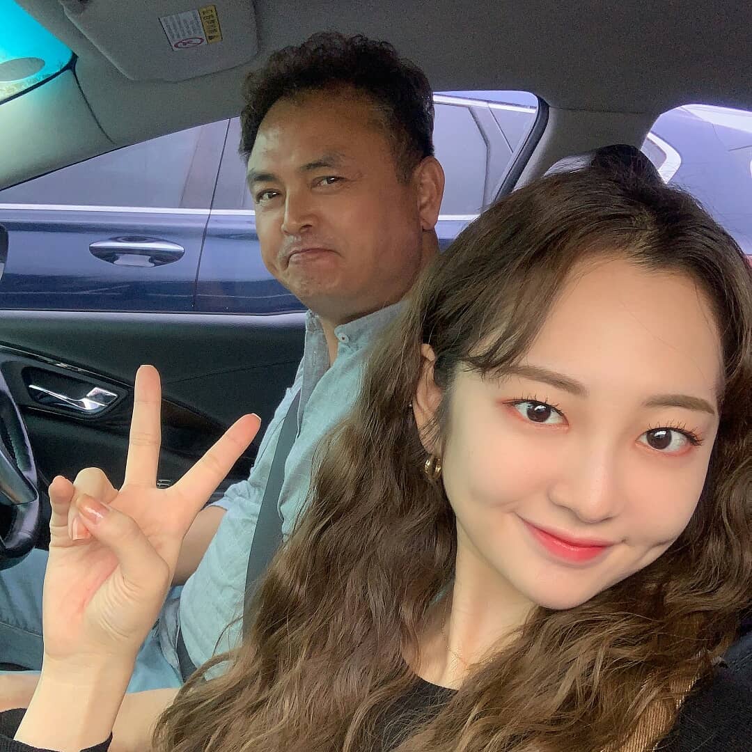 KimTaehaPH's tweet photo. [UPDATE] 2 Qouted: 

"Went out on a date with Dad and it was exciting"

©️ QueenMotherJ.. 📷
#모모랜드 #MOMOLAND #モモランド #태하 #Taeha #テハ #AegyoQueen #WeStayTogether #OurCheonsa #Taehaegyo #MainVocalist

-AC https://t.co/wEjvx1gv4c