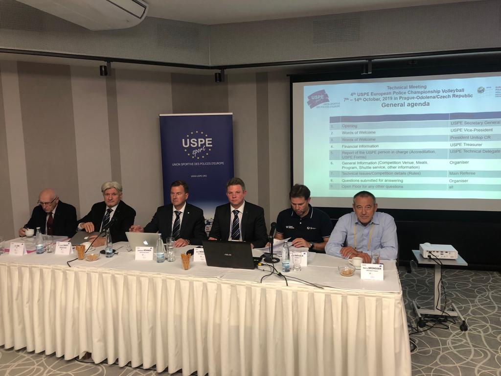 BruenggerHarry's tweet photo. #uspevolleyball Technical Meeting.. https://t.co/O5V2b3TPli
