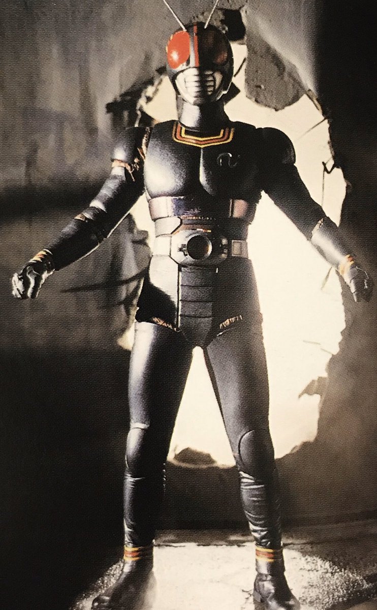 The雄 仮面ライダーblack より バッタ男南光太郎がblackに変身する途中の中間形態 原作版のblackではこの姿が変身後の状態に近い 1話本編では顔のアップシーンは無く周りも薄暗く確認しずらい 仮面ライダーblack 特撮 昭和ライダー 石ノ森章太郎