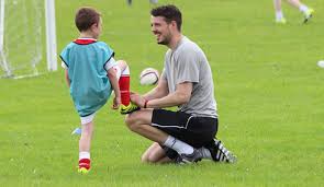 If you were ask to go to work and do 10/15/20 hrs a week but you won't get paid you wouldn't do it 
Well Grassroots football free Volunteers are doing this every week to keep your kids off the street and away from gangs and into teams change.org/p/government-i… please sign rt today
