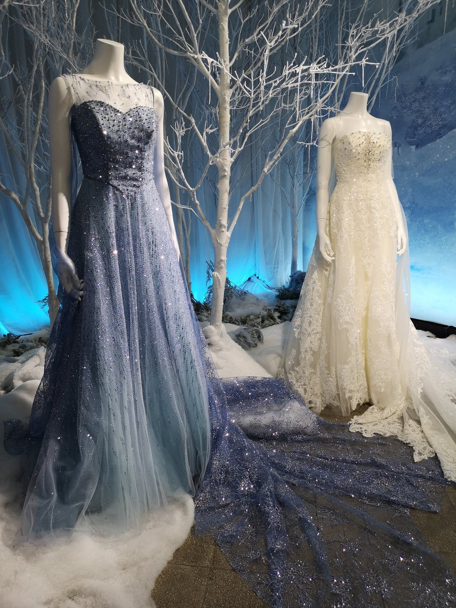Fans Of Frozen Beautifull Dresses Shouldn T Be In The Movie Tho As They Are Inspired By Elsa And Anna Frozen2 Twitter