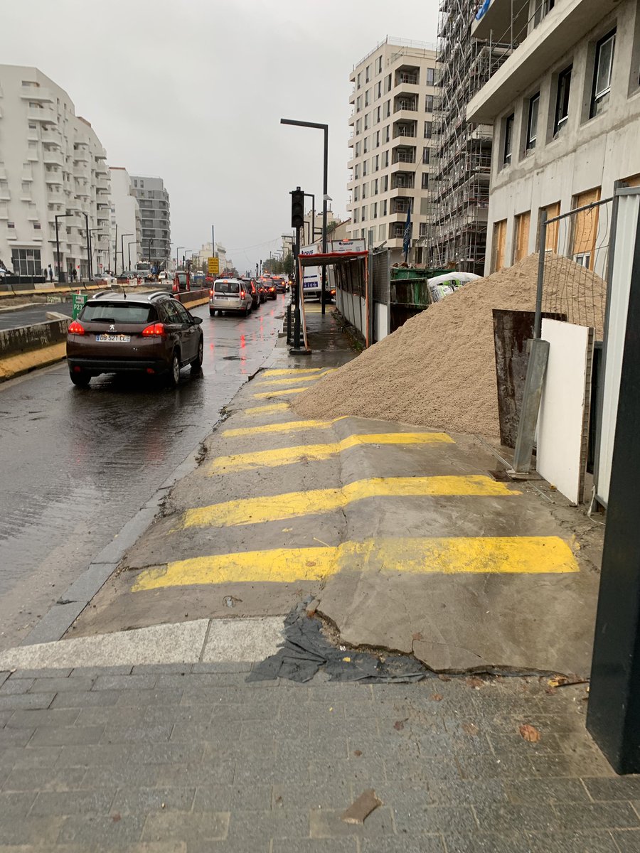 tariqbenezza's tweet photo. Bonjour @Sadev94 et @valdemarne_94 voilà de nombreuses fois que je vous alerte sur l’amateurisme qui règne sur les chantiers avenue Rouget de Lisle à @mairievitry. Lettre morte manifestement. Quels sont mes recours ? Qu’en pensent nos élus ? @luccarvounas @SarahTaillebois https://t.co/Mux5j5QklK