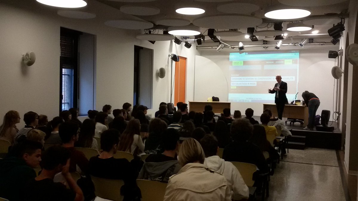 È iniziato l'incontro con <a href="/RiccardoNoury/">Riccardo Noury</a> con le classi del Liceo Da Vinci