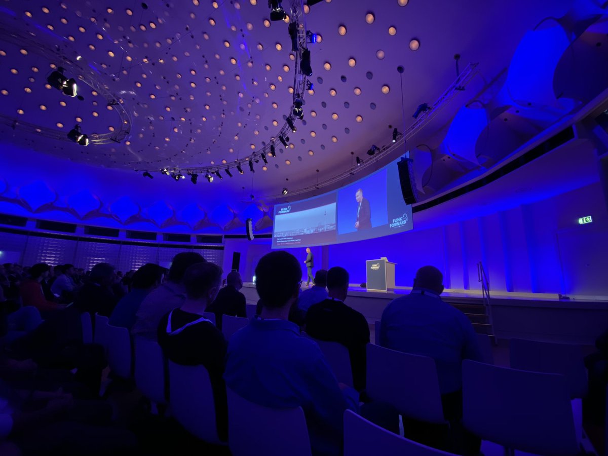 rmetzger_'s tweet photo. #FlinkForward has started https://t.co/Ypv6Vw7P2v