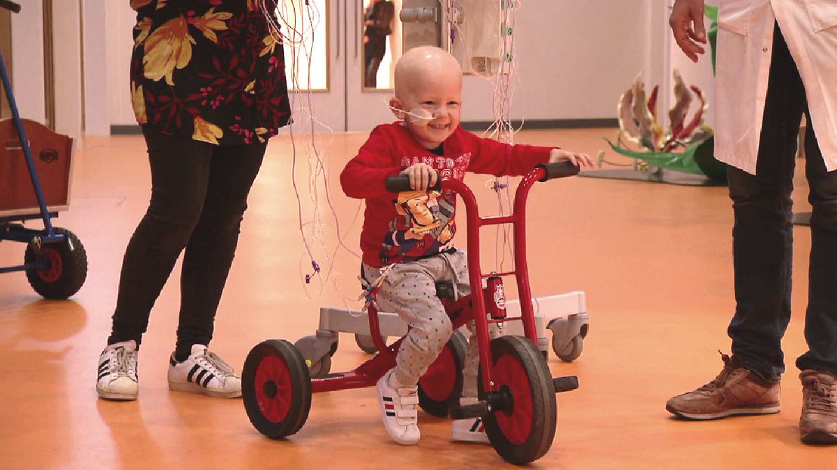 prinsesmaximac's tweet photo. Vanavond in @hetklokhuis neemt presentatrice Janouk een kijkje in het Prinses Máxima Centrum. Elisa uit de KinderAdviesRaad neemt haar mee en vertelt Janouk alles over ons centrum. Kijk om 18.40 uur naar NPO3 #hetklokhuis #prinsesmaximacentrum https://t.co/bI9JcQUybc