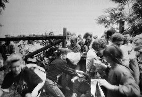 histunibern's tweet image. Keynote des ehemaligen polnischen Staatspräsidenten Aleksander Kwaśniewski, Podiumsdiskussion und Tagung

17-18 Oktober
Bern/Fribourg

'30 Jahre «Wende» in Osteuropa 
10 Jahre Osteuropa-Studien Bern-Fribourg'

osteuropa-studien.ch/jubilaeum/inde…