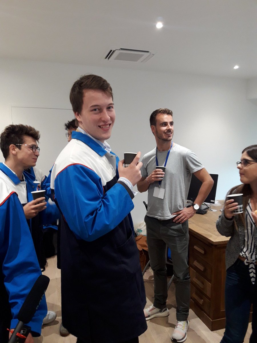 DisruptCampus44's tweet photo. Aujourd'hui la #DisruptDay commence tôt pour les étudiants #DisruptCampus #Nantes : on visite les entreprises partenaires guidés par les collaborateurs d'entreprise @GroupeGruau @verlingue @Nexecur_groupe @ArmelTriponSkip !
L'équipe DCN+mentor est à Laval au sein de @GroupeGruau! https://t.co/bS0YAUK5mR