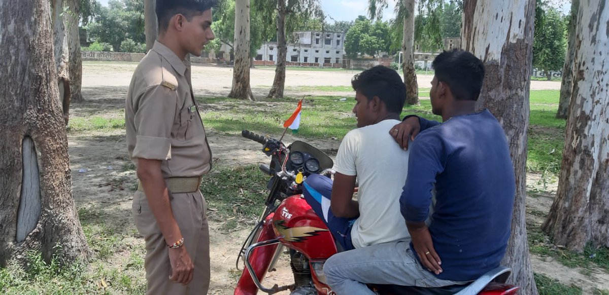 Varshapolice's tweet photo. Anti Romeo team's done evening checking from different districts of Kanpur zone Kanpur under supervision of Kanpur zone Kanpur. @PremPrakashIPS @adgzonekanpur @Uppolice @igrangekanpur @kanpurnagarpol @News18UP https://t.co/uQ6t4oVC25