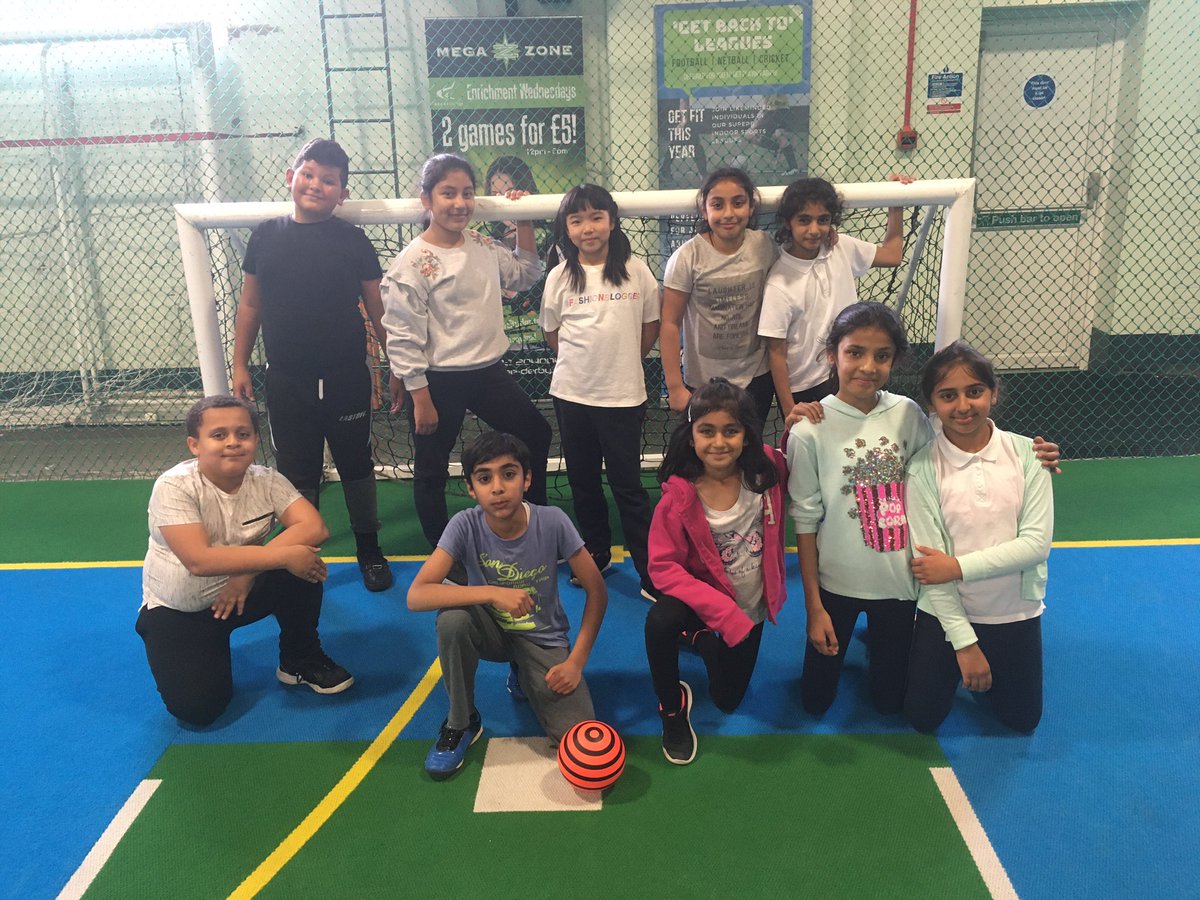 DalePrimary's tweet photo. A fantastic afternoon spent at @WillowsSports with @DCCTSuperSchool. We had our Year 5s take part in a Handball Festival! Great experience for all trying a new sport! #handball https://t.co/xPRJAgFA6M