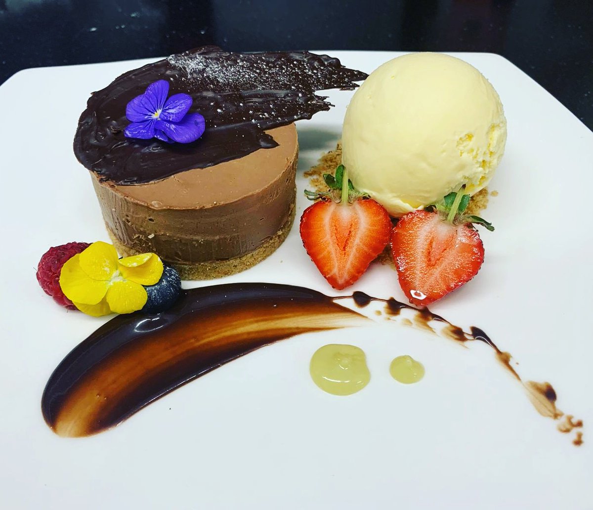 EtsuRestaurant's tweet photo. Baileys Cheesecake 😍
Our Chefs own recipe Baileys Cheesecake has been a firm favourite for a long time now 😋
.
#Dessert #BaileysCheesecake #Cheesecake #Baileys #Yummy #Chocolate #GetInMyBelly #ChefSkills #TopChef #ChefsRecipe #ChefLife #Etsu #EtsuLiverpool https://t.co/dMg101lW5K