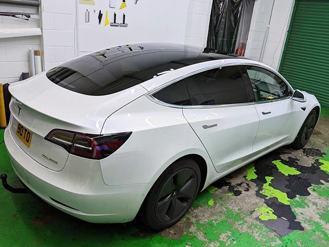 AKtints's tweet photo. Tesla Model 3 all rear windows tinted with 20% film. Roll down windows shaved for factory look and full back window tinted in 1 piece.  #aktints #tesla #model3 #windowtint #leeds https://t.co/wxMtm24wNN https://t.co/aZePBsoWCy